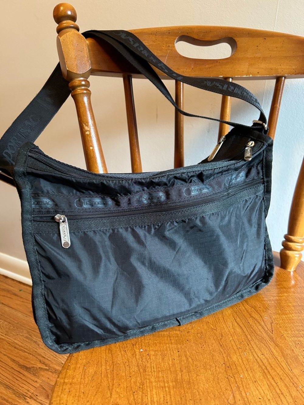 Read Description: LeSportsac Black Nylon Crossbody Shoulder Bag - Picture 2 of 7